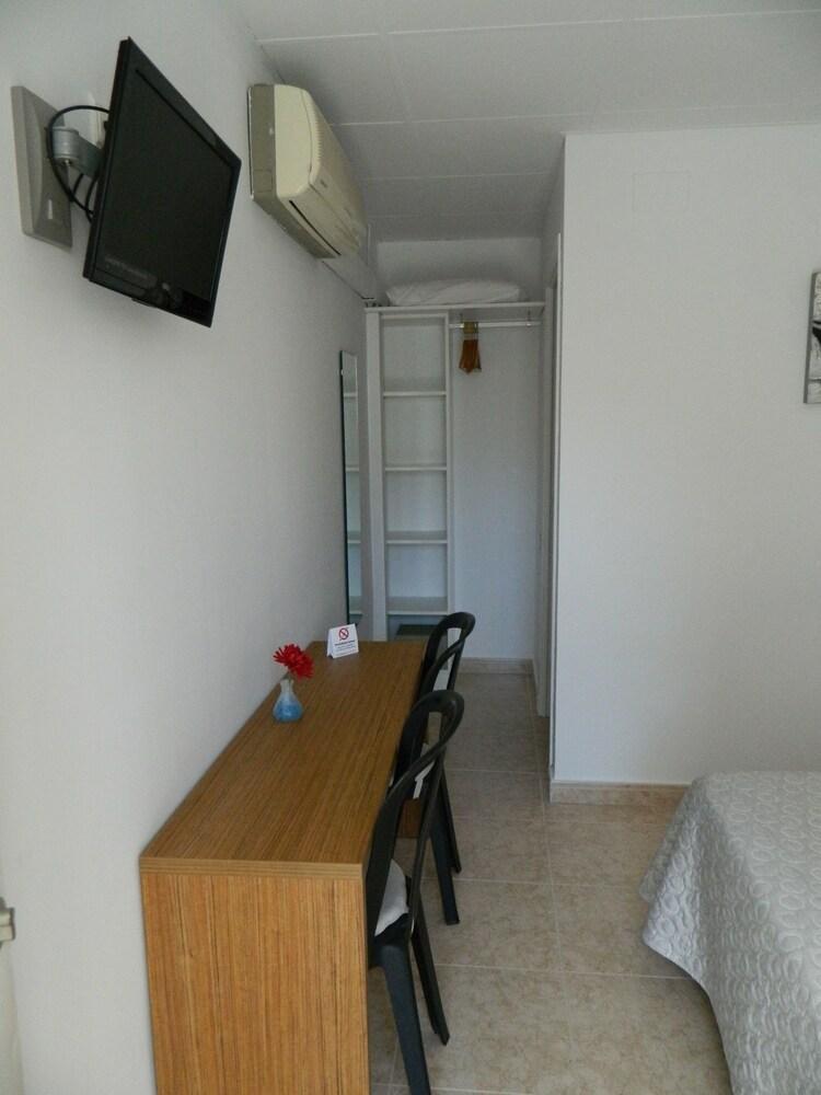 Pensión Rovior 2*